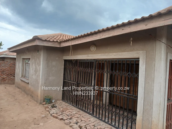 3 bedroomed house for sale in Damofalls Phase 2