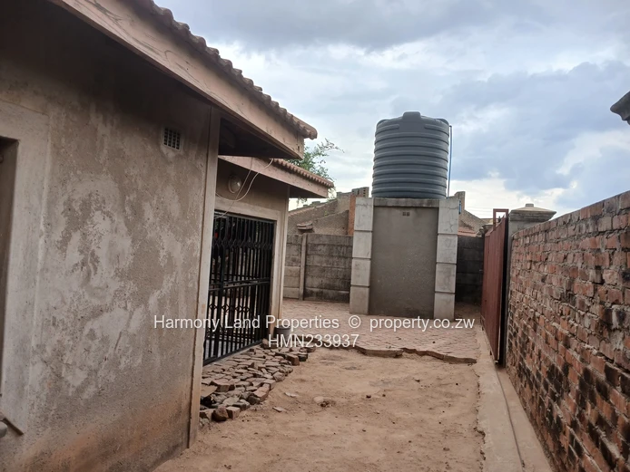 3 bedroomed house for sale in Damofalls Phase 2