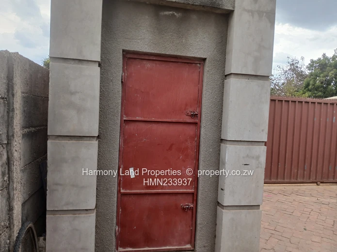 3 bedroomed house for sale in Damofalls Phase 2