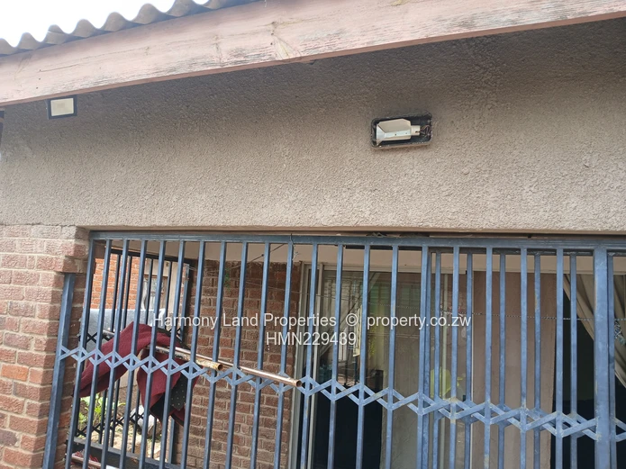 Chitungwiza Unit L Extension Property For Sale