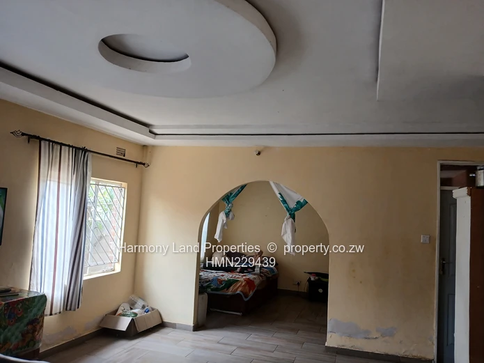 Chitungwiza Unit L Extension Property For Sale