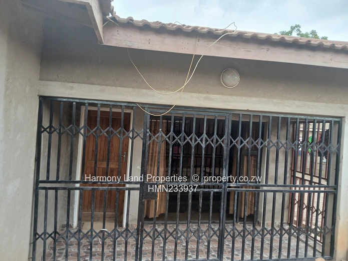 3 bedroomed house for sale in Damofalls Phase 2