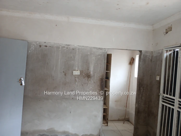 Chitungwiza Unit L Extension Property For Sale